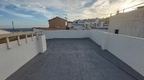 Encantadora Casa en el Corazón de Salobreña por Solo 210.000
