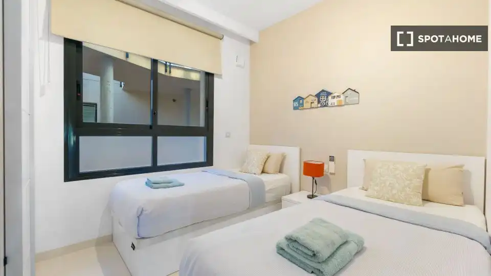 Dormitori de Apartament per a compartir en Pilar de la Horadada amb Aire condicionat, Terrassa i Moblat