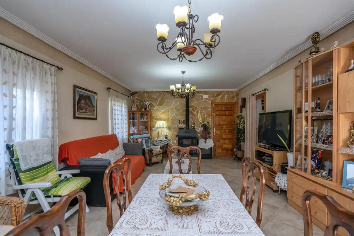 Sala d'estar de Casa o xalet en venda en Crevillent amb Aire condicionat, Calefacció i Jardí privat
