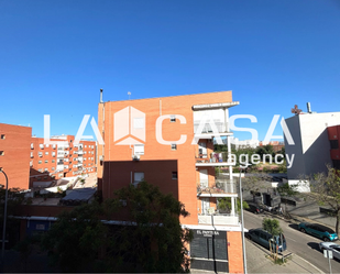 Exterior view of Flat for sale in  Sevilla Capital  with Swimming Pool