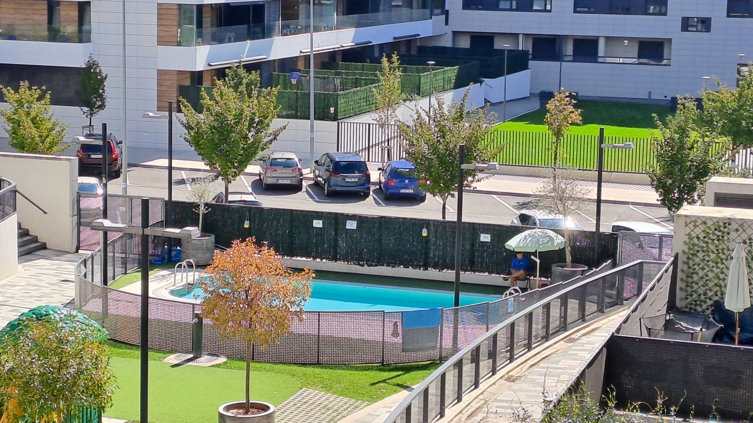 Piscina de Pis en venda en  Pamplona / Iruña amb Calefacció, Jardí privat i Terrassa
