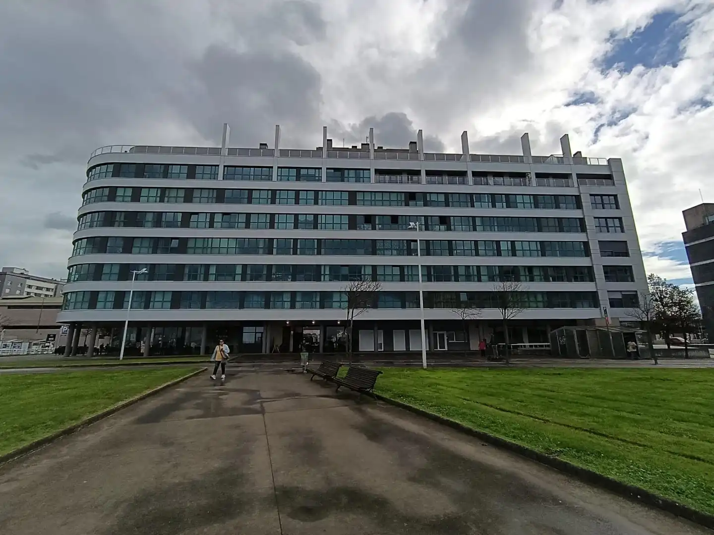 Vista exterior de Pis en venda en Gijón  amb Calefacció