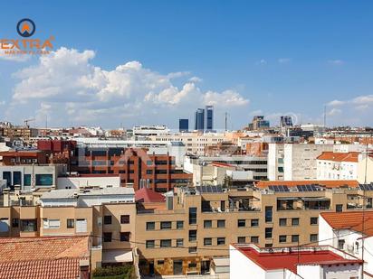 Exterior view of Apartment for sale in  Madrid Capital  with Air Conditioner and Terrace