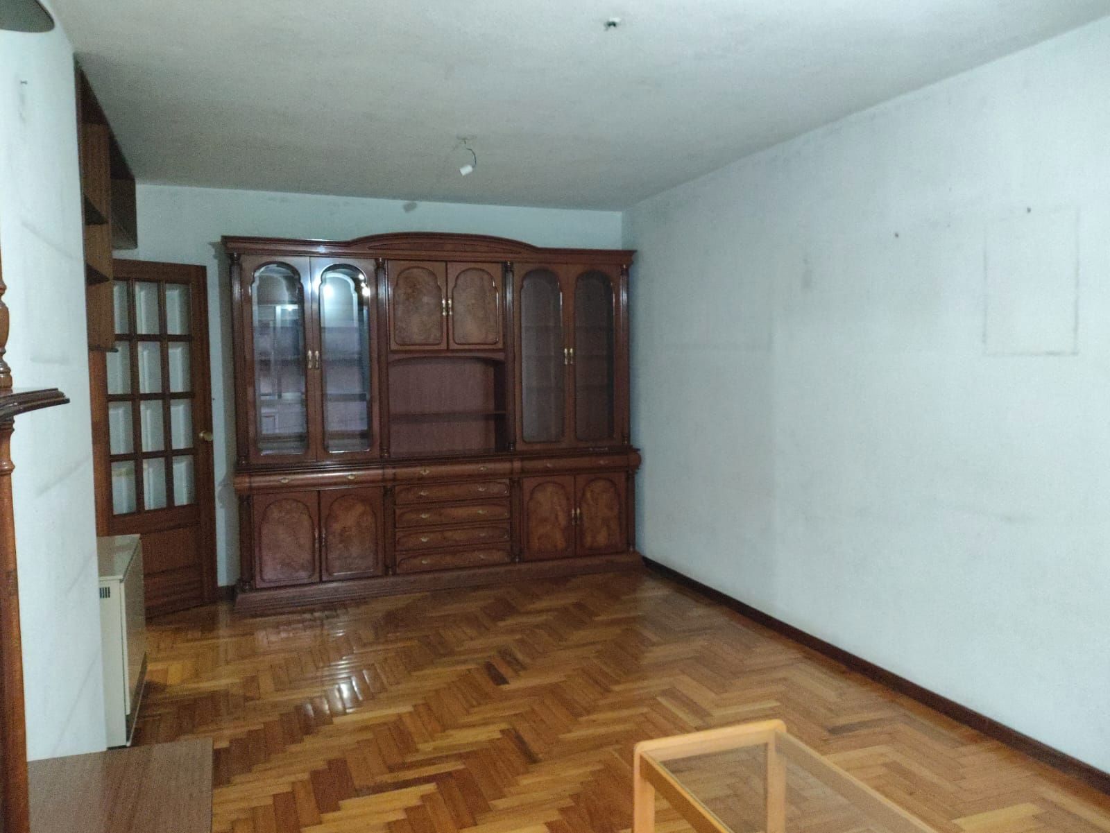 Sala d'estar de Pis en venda en Vigo  amb Calefacció, Parquet i Traster