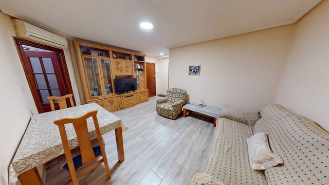 Piso en Venta en Calle Pascual de la Mata en Carolinas Altas