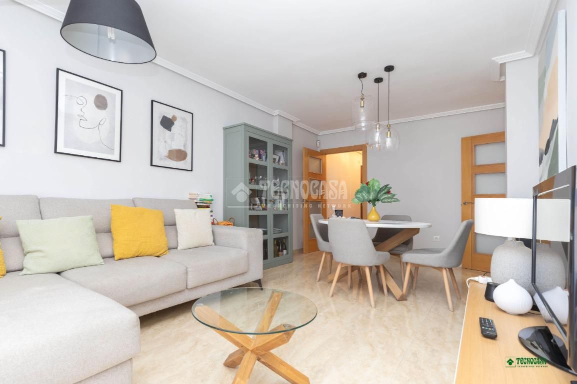 Sala d'estar de Pis en venda en  Almería Capital amb Aire condicionat