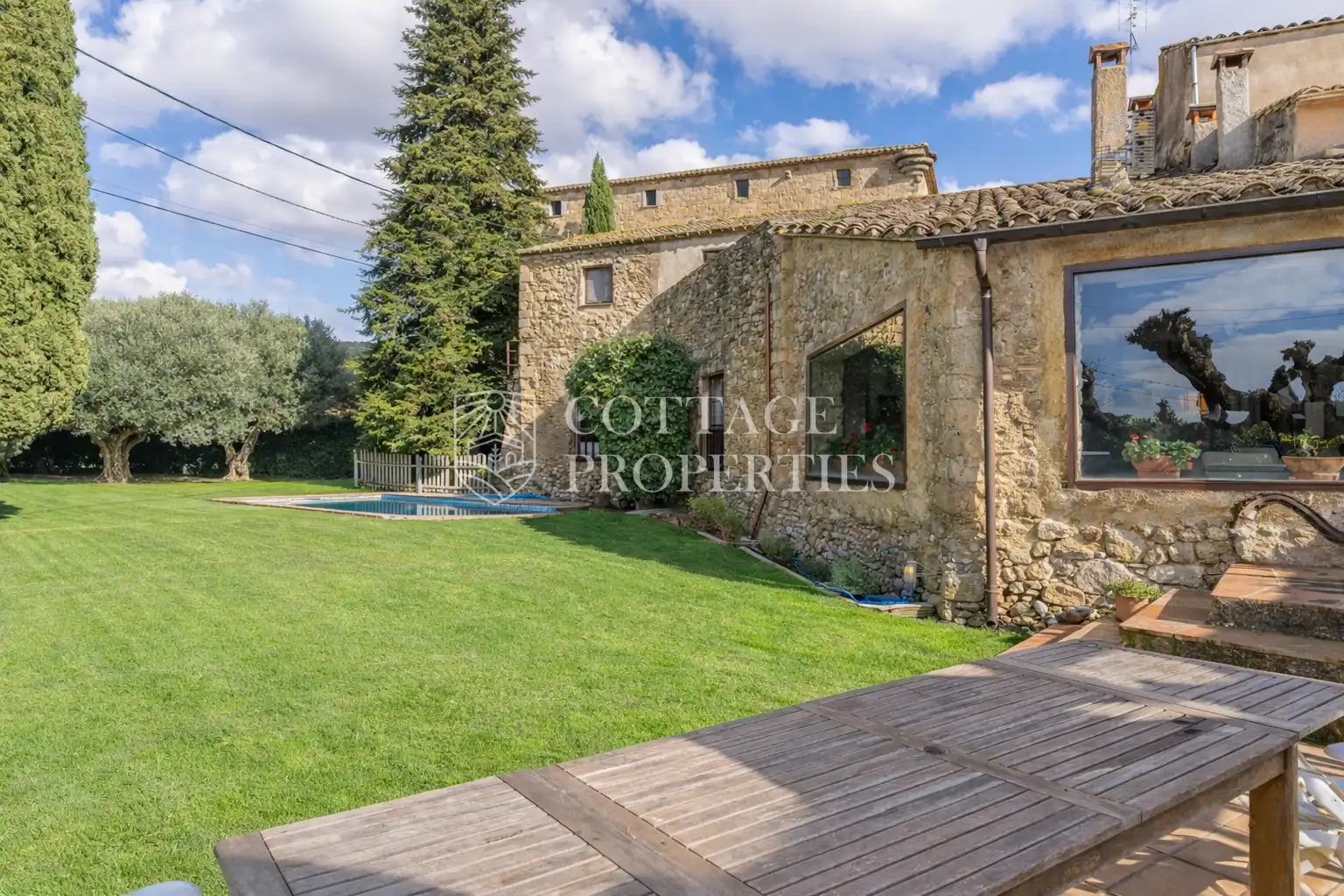 Vista exterior de Finca rústica en venda en Bàscara amb Aire condicionat, Calefacció i Terrassa
