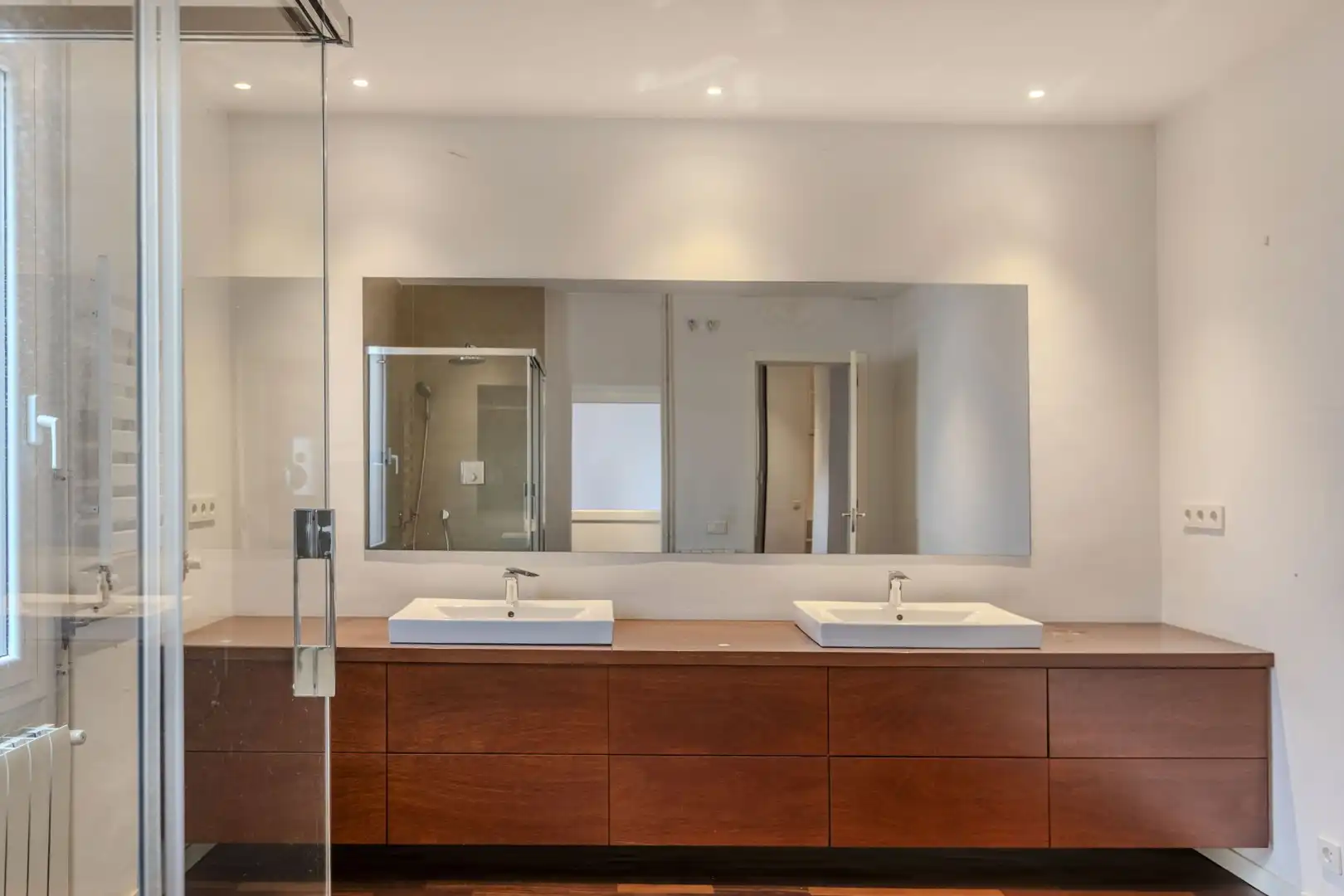 Baño de Casa adosada en venta en Barcelona con Parquet y Terraza
