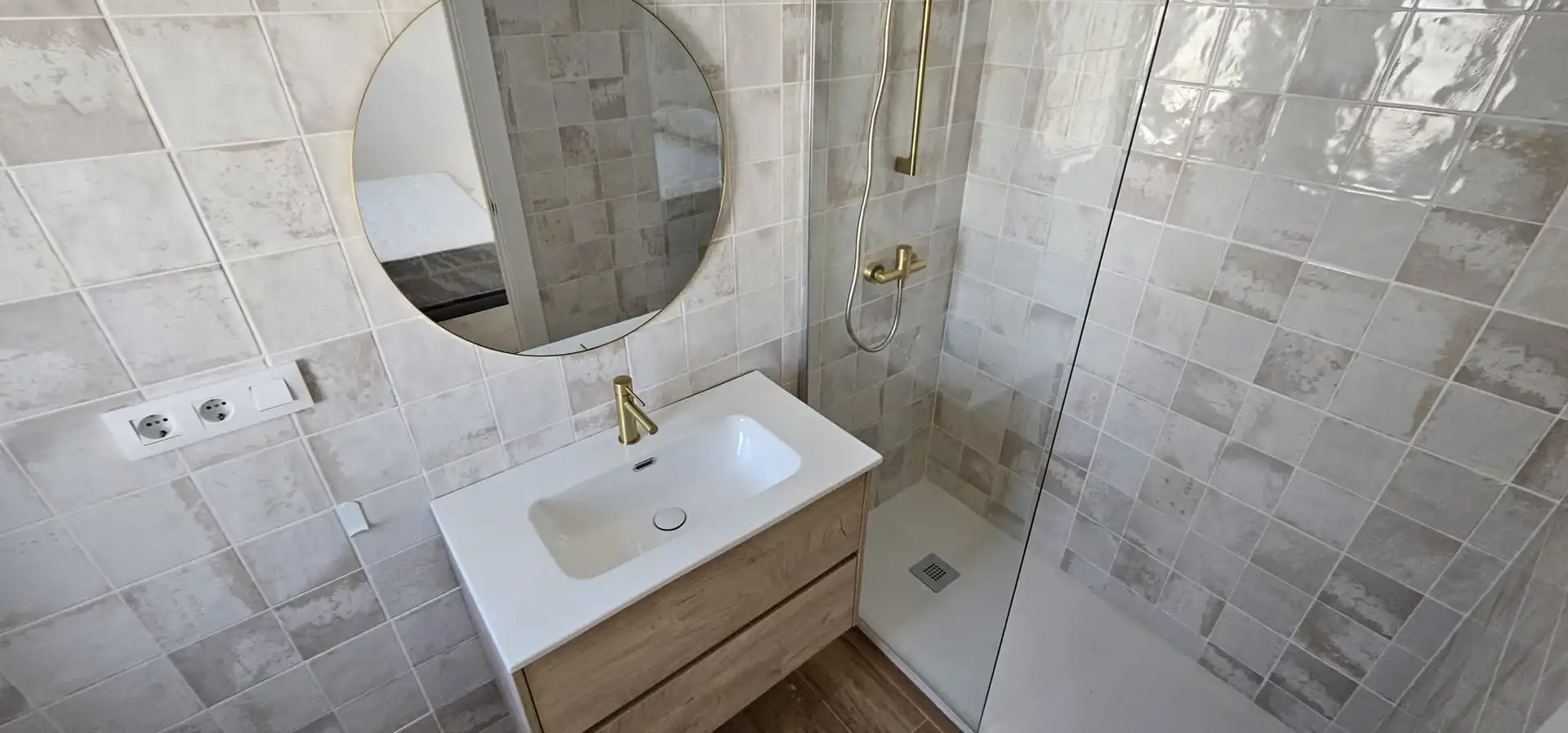 Badezimmer von Wohnungen zur Miete in Fuengirola mit Klimaanlage, Heizung und Terrasse