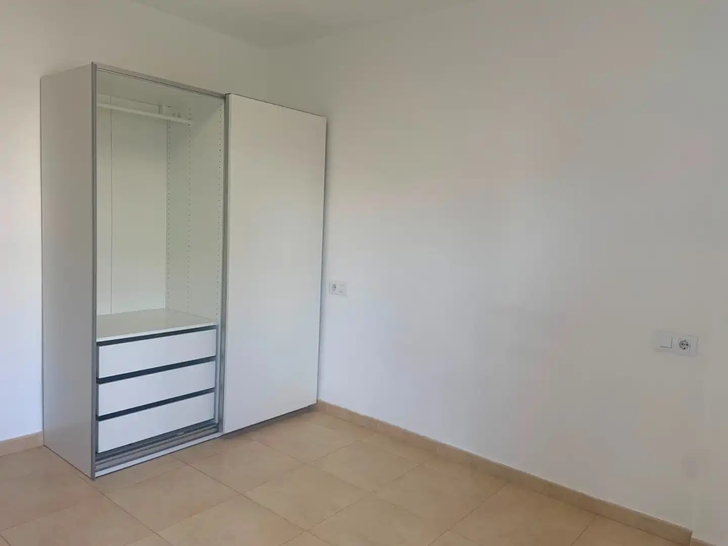 Schlafzimmer von Wohnung zur Miete in Sevilla mit Klimaanlage, Heizung und Waschmaschine