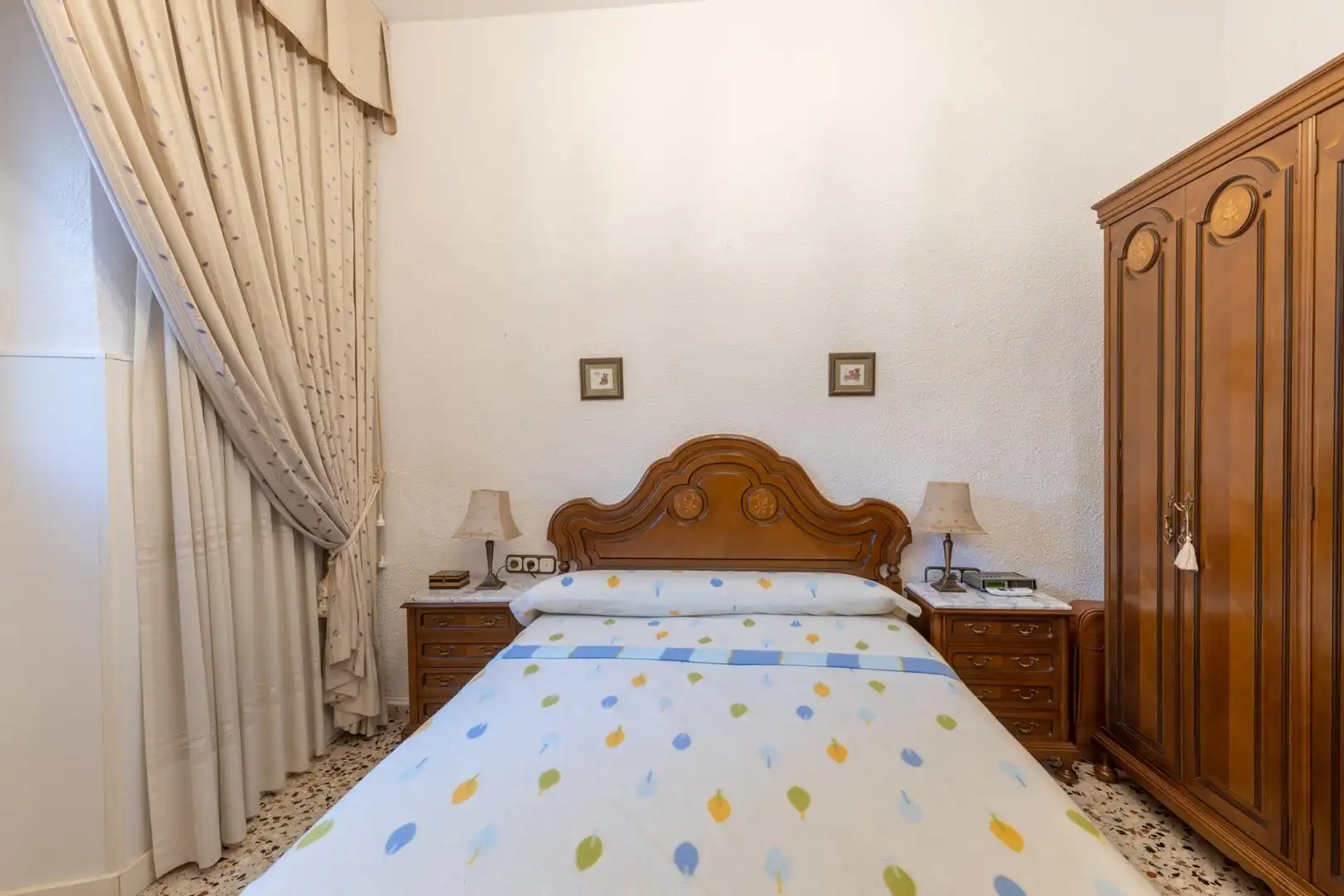 Bedroom of Flat for sale in Granada  with Air Conditioner, Heating and Storage room