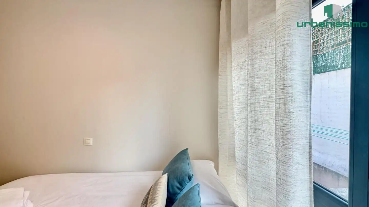 Dormitori de Apartament de lloguer en Madrid amb Aire condicionat, Traster i Moblat