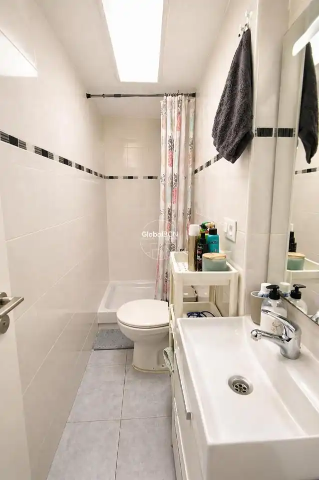 Baño de Piso en venta en Barcelona con Aire acondicionado, Amueblado y Balcón