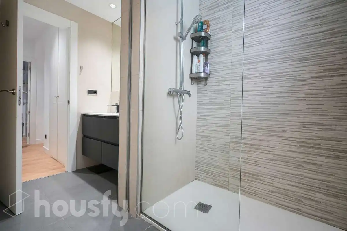 Bathroom of Duplexes for sale in Madrid  with Air Conditioner, Heating and Storage room