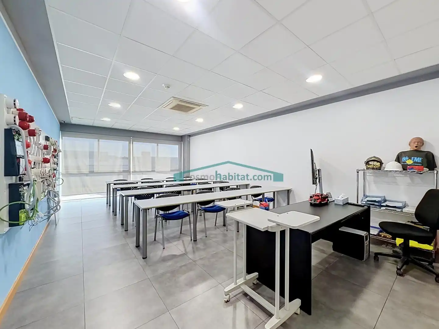 Industrial building to rent in Fuente del Jarro
