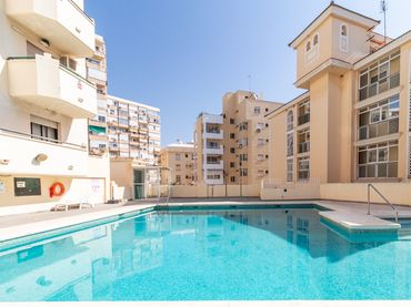 Apartment with pool for sale in Pasaje Fuenmolinos