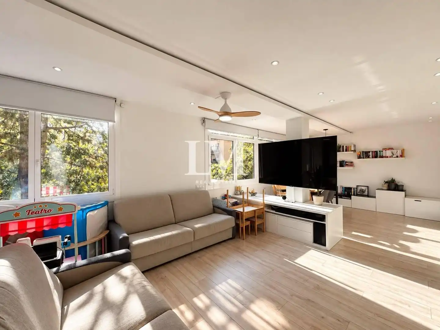 Sala d'estar de Apartament en venda en Gràcia