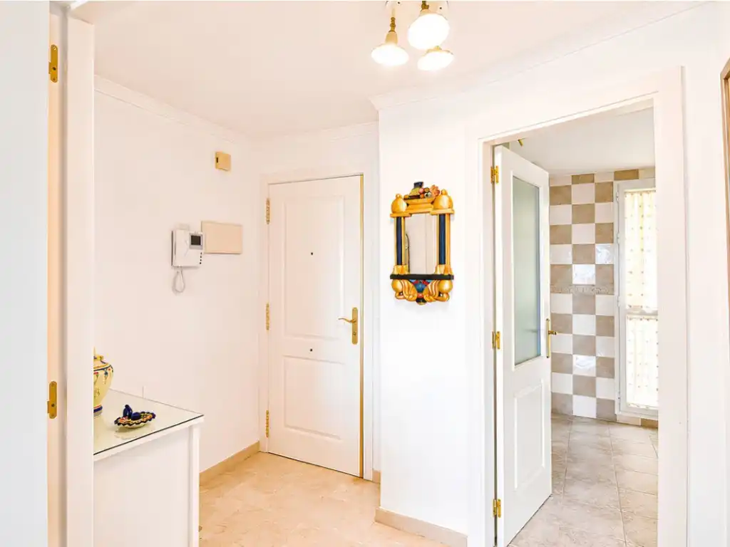 Flat for sale in Fuengirola  with Air Conditioner, Terrace and Swimming Pool