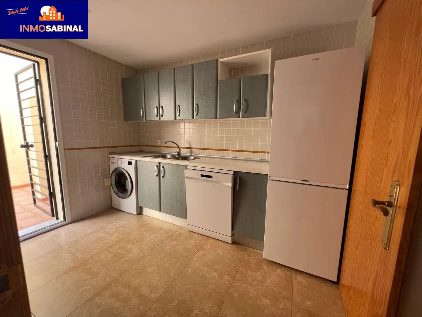 Cocina de Casa adosada de alquiler en Roquetas de Mar con Aire acondicionado, Terraza y Piscina comunitaria