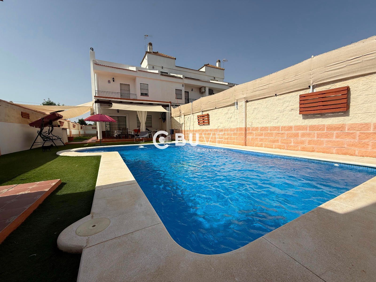Swimming pool of House or chalet for sale in Huévar del Aljarafe  with Air Conditioner, Terrace and Storage room