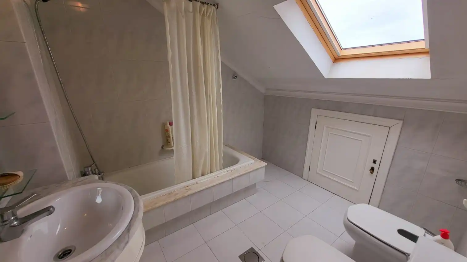 Baño de Piso en venta en Nigrán con Terraza, Trastero y Balcón