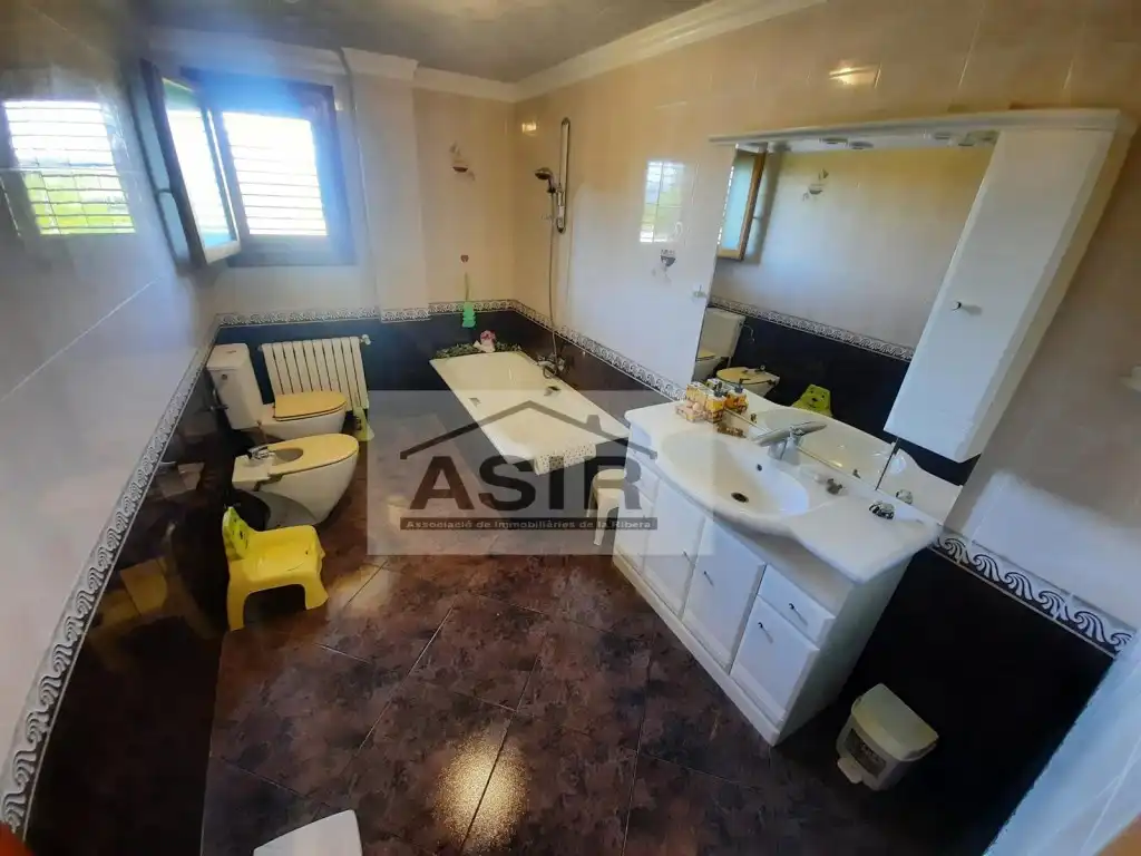 Bany de Casa o xalet en venda en Albalat de la Ribera amb Aire condicionat, Calefacció i Jardí privat