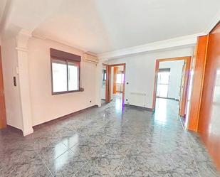 Flat to rent in Oliver