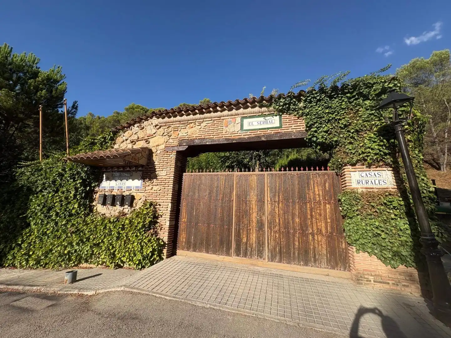 Vista exterior de Finca rústica en venta en Benatae con Calefacción, Jardín privado y Piscina