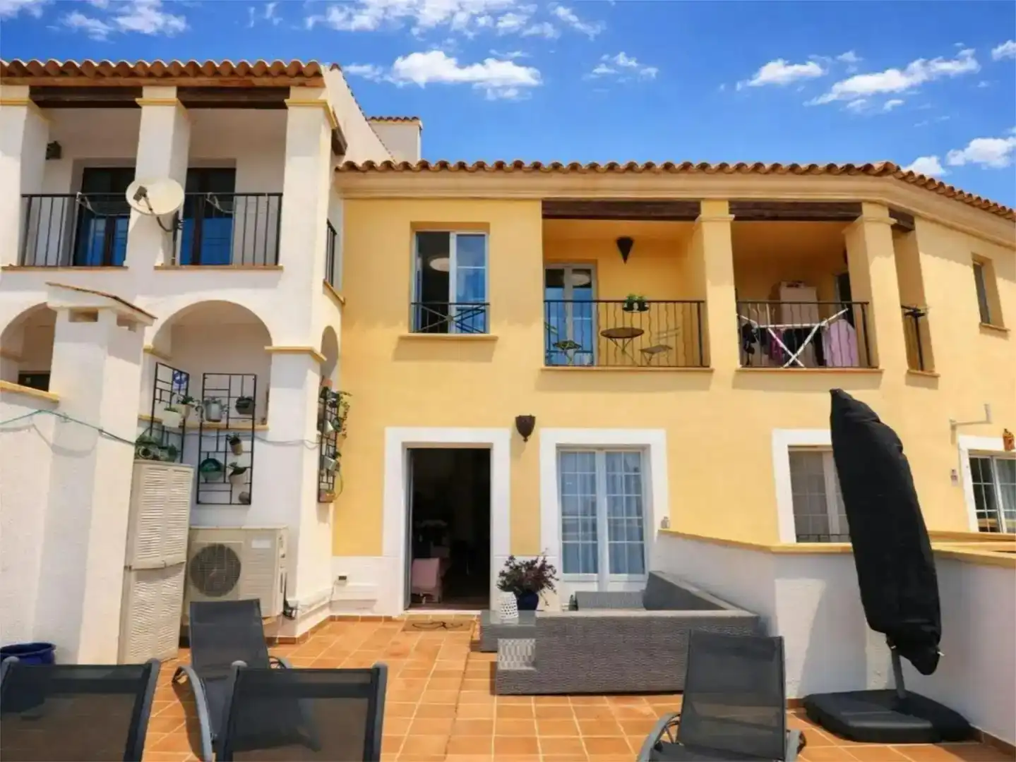 Vista exterior de Casa o chalet en venta en Finestrat con Aire acondicionado, Piscina y Balcón