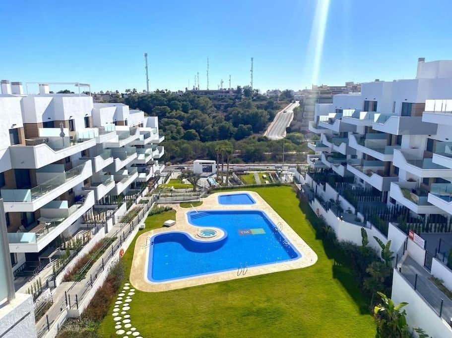 Exterior view of Apartment for sale in Orihuela  with Air Conditioner, Heating and Private garden