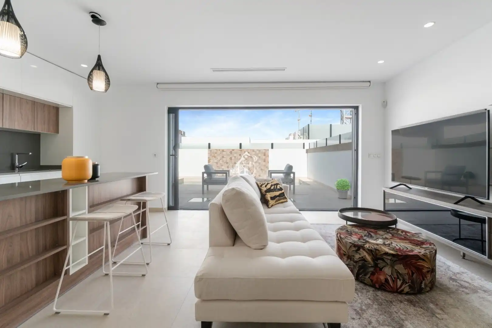 Sala d'estar de Casa adosada de lloguer en Benijófar amb Aire condicionat, Jardí privat i Terrassa