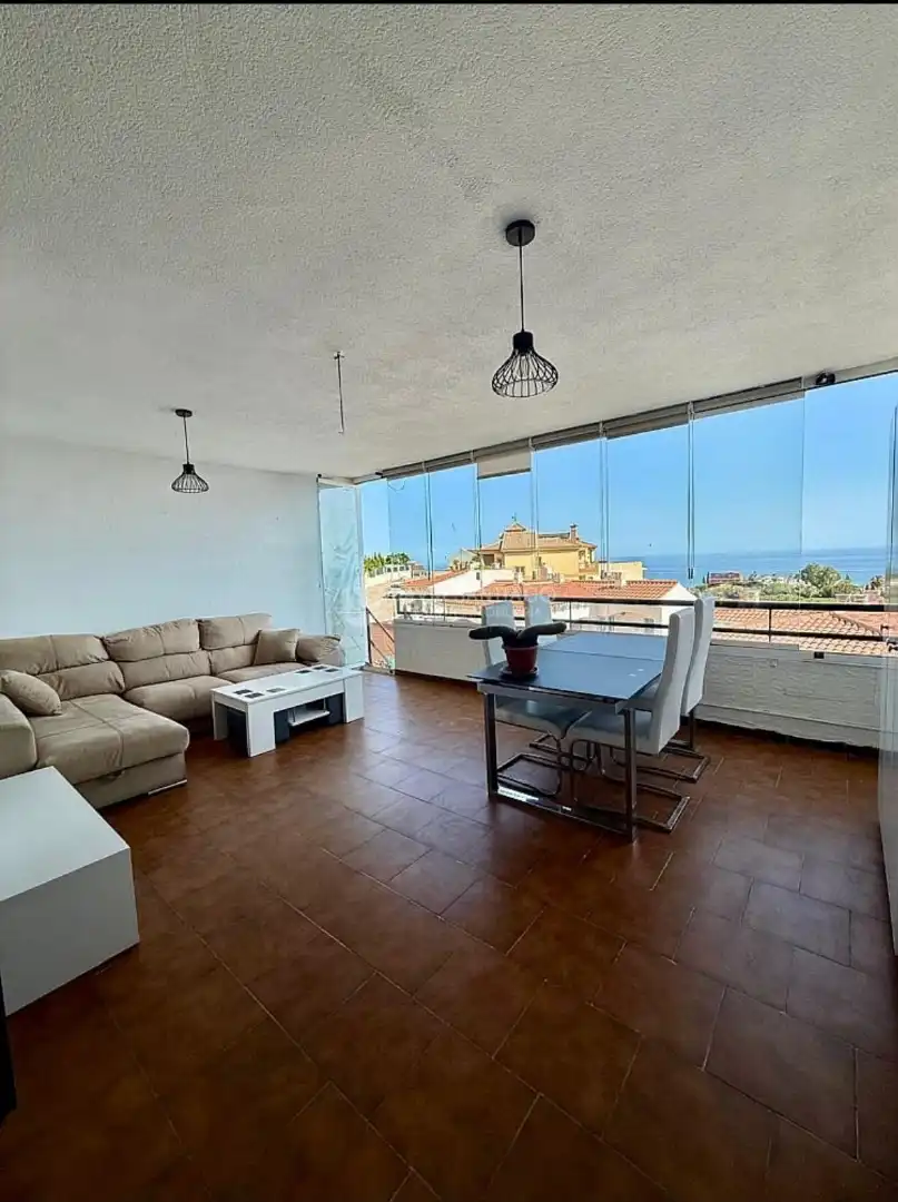 Sala de estar de Piso en venta en Rincón de la Victoria con Aire acondicionado, Terraza y Trastero