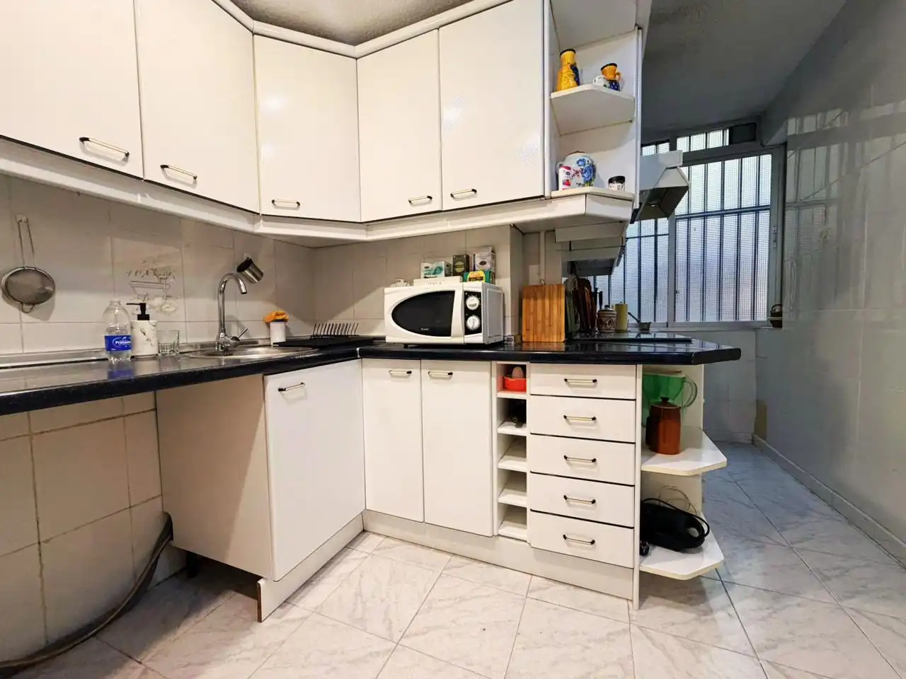 Cuina de Planta baixa en venda en Madrid amb Calefacció i Terrassa