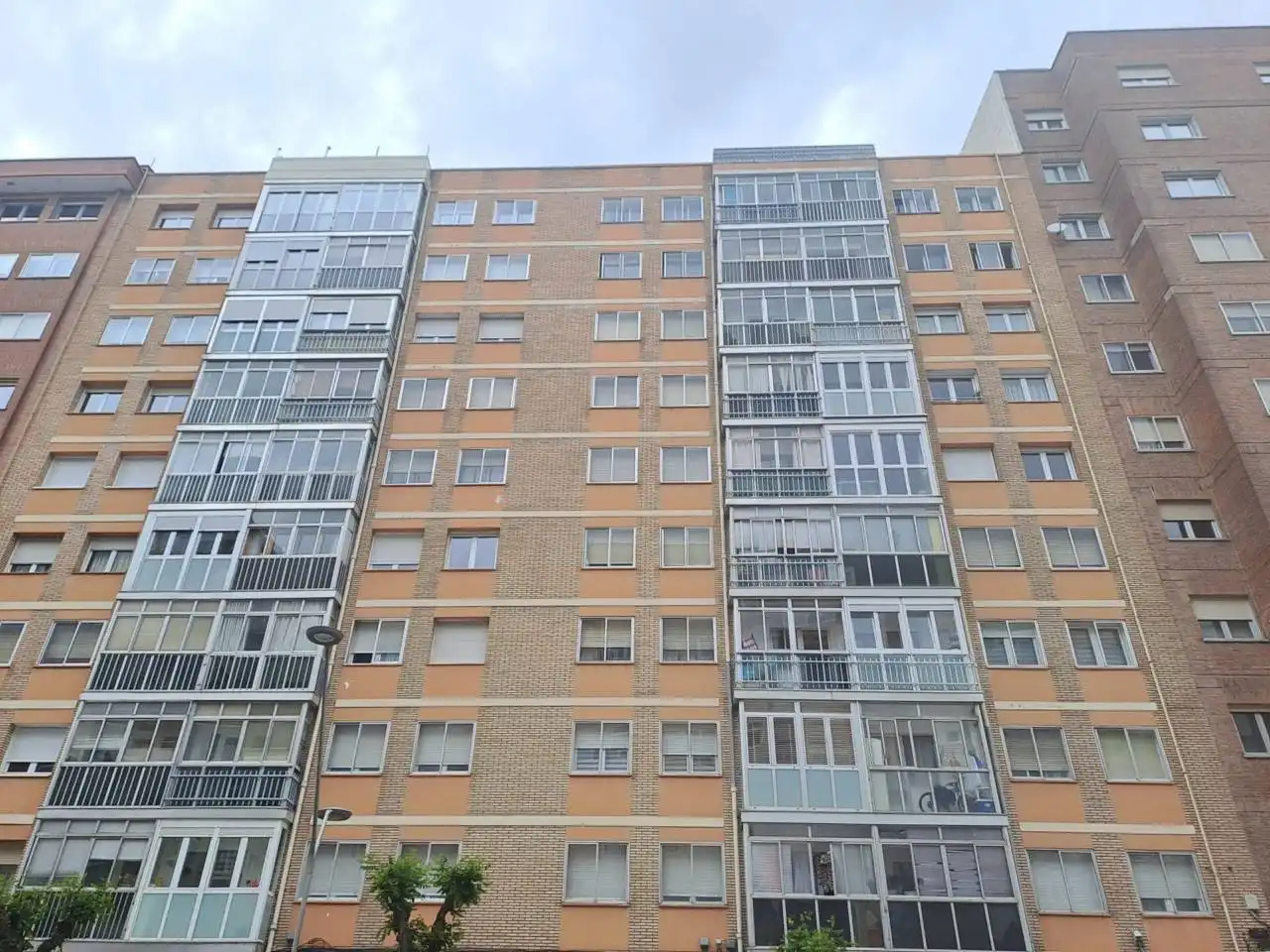 Vista exterior de Piso en venta en Burgos con Calefacción y Terraza