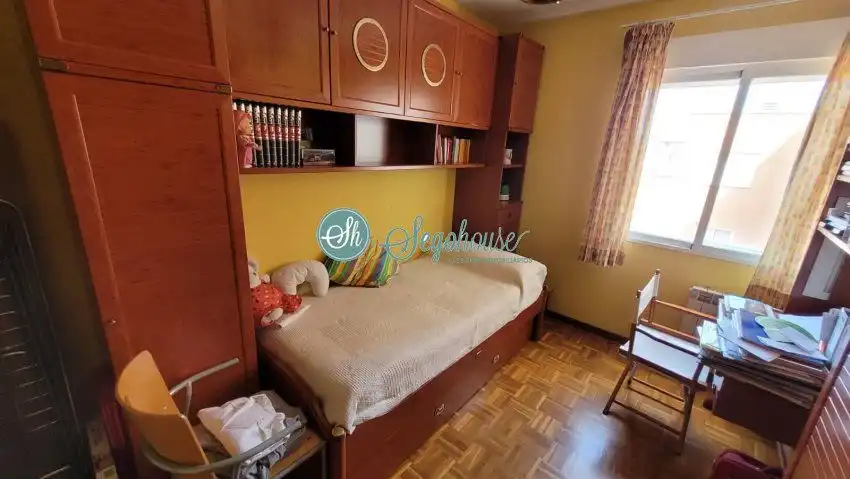 Bedroom of Flat for sale in Segovia  with Heating, Parquet flooring and Terrace