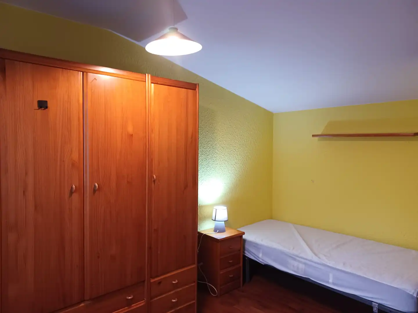 Schlafzimmer von Wohnung zur Miete in Santiago de Compostela  mit Heizung, Terrasse und Möbliert