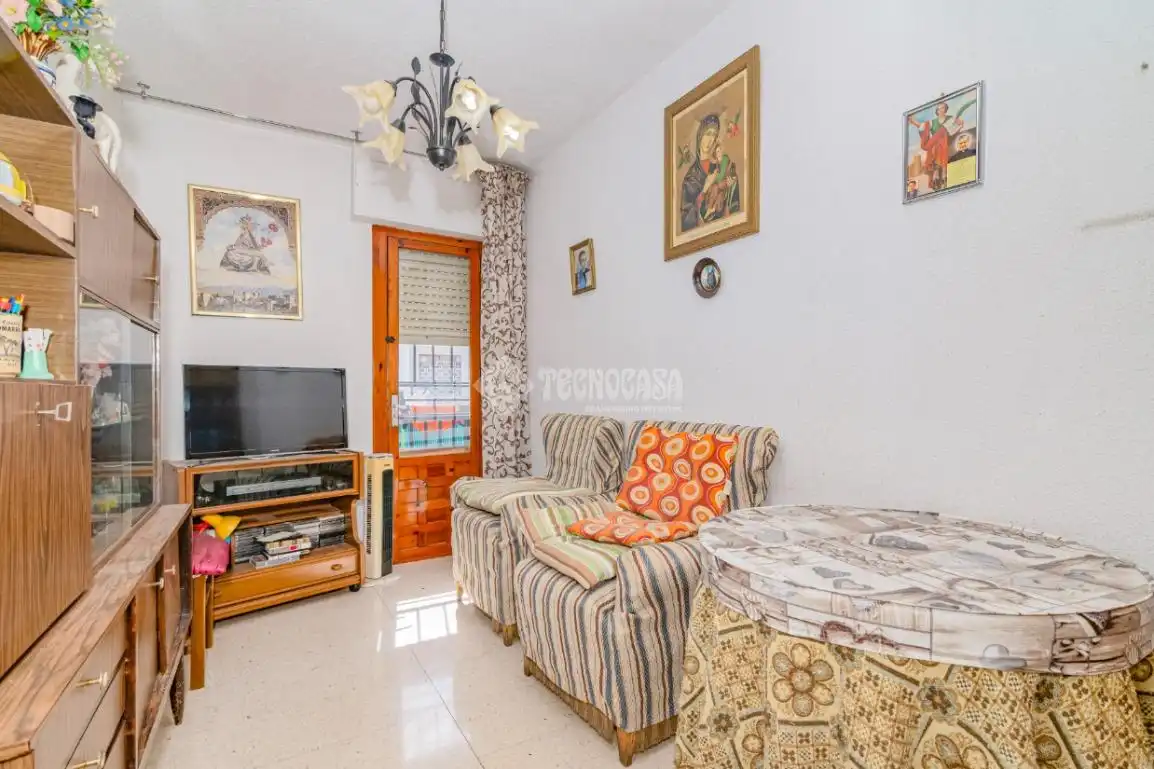 Sala de estar de Piso en venta en Granada con Calefacción, Amueblado y Balcón