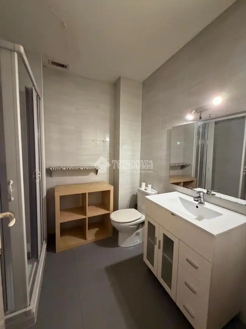 Badezimmer von Wohnung zum Verkauf in Madrid mit Heizung und Parkett