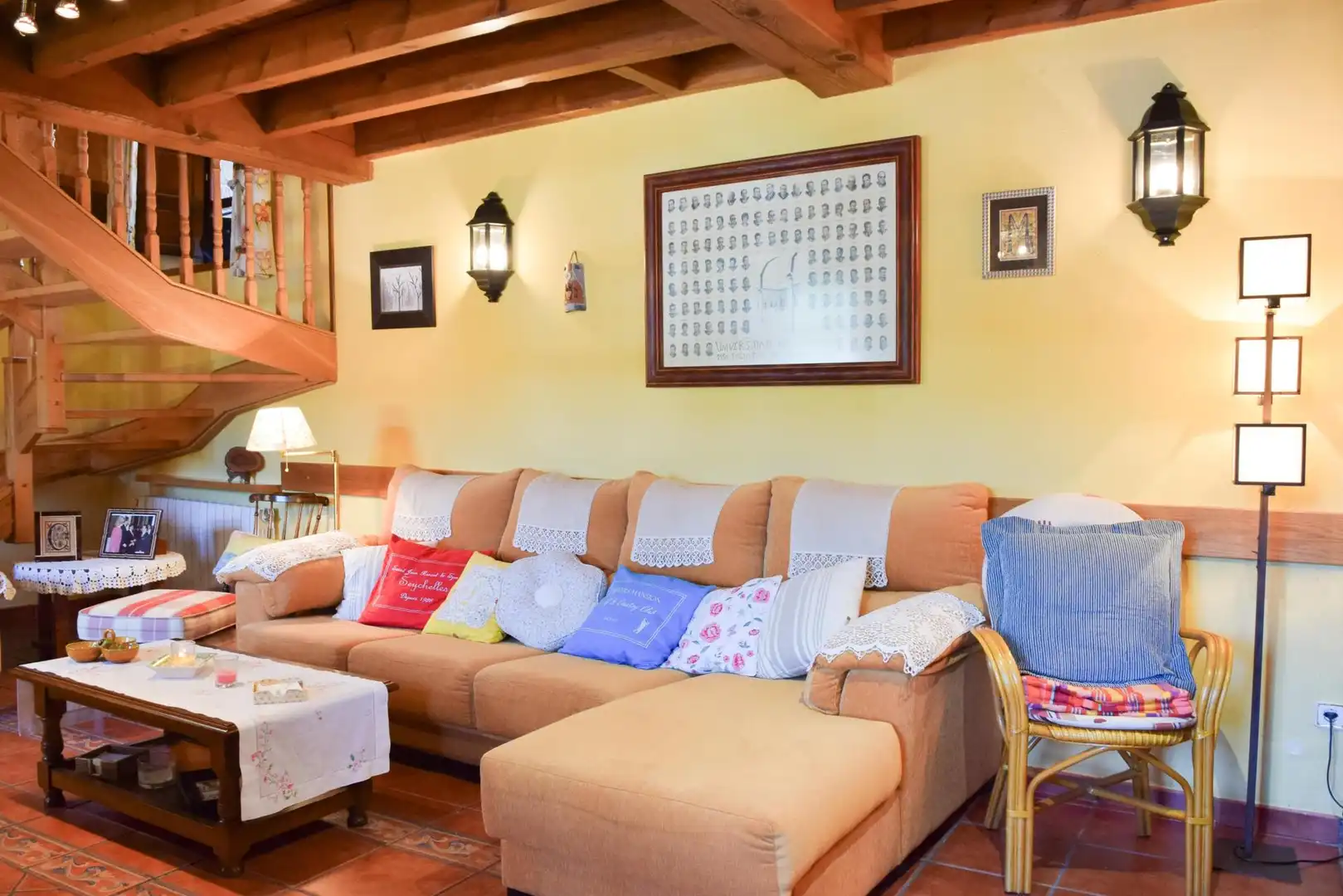 Sala d'estar de Finca rústica en venda en Riello amb Calefacció