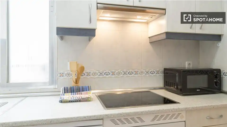 Kitchen of Flat for rent in Madrid  with Air Conditioner, Heating and Furnished