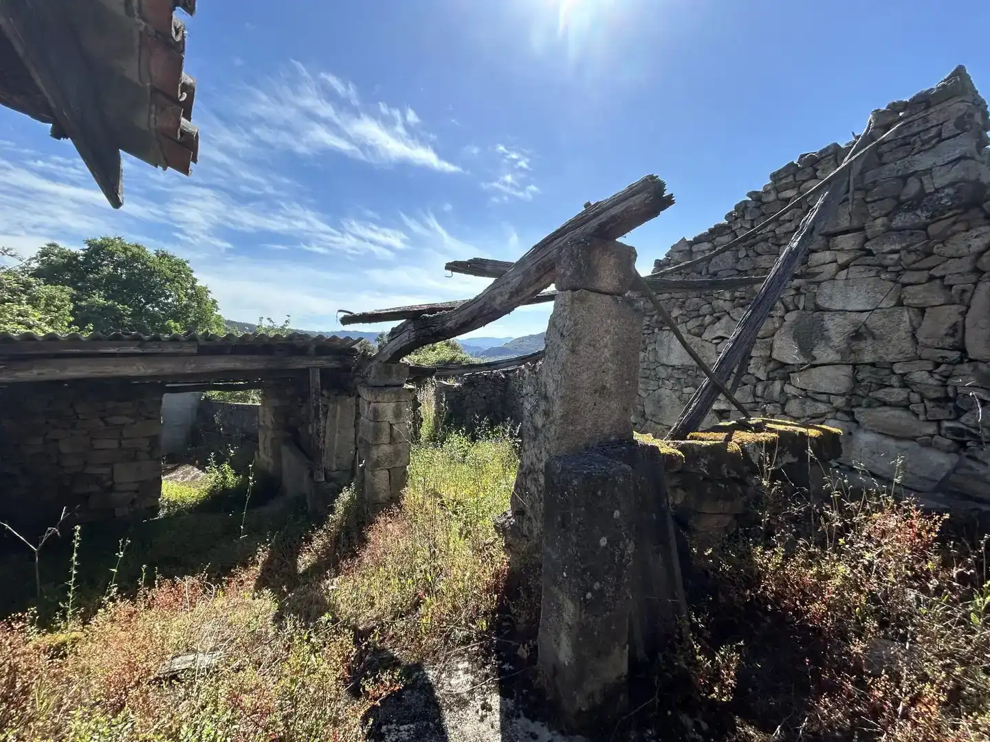 Vista exterior de Finca rústica en venda en Ourense Capital  amb Jardí privat