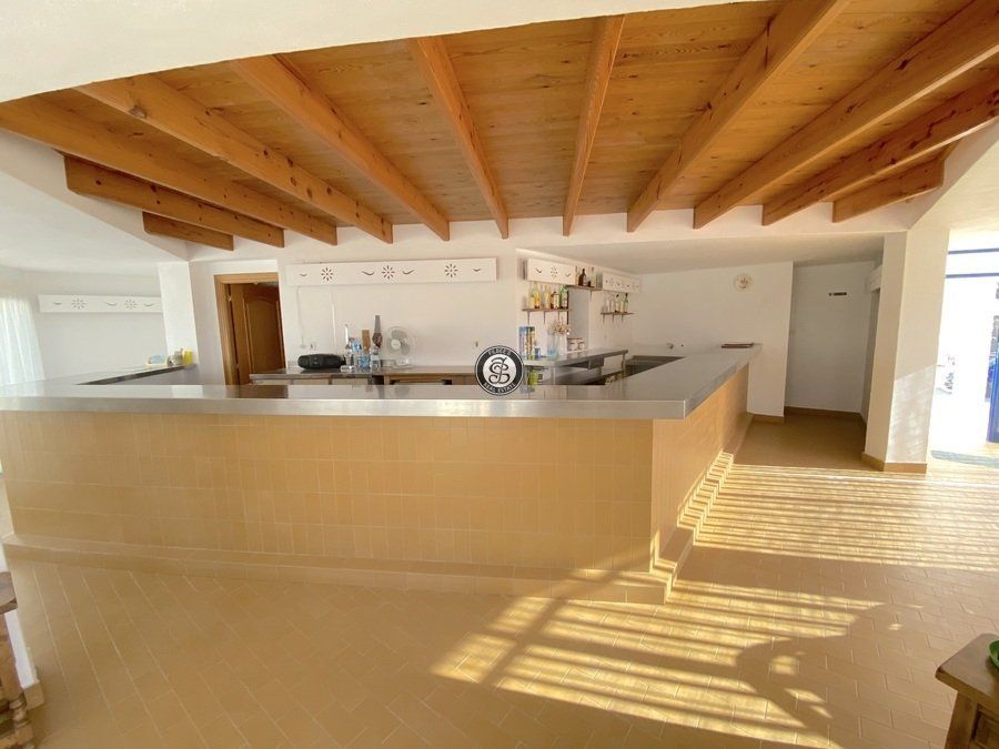 Building for sale in Los Puertos