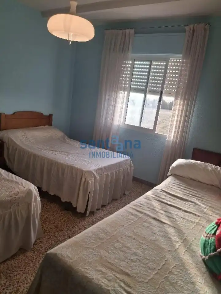 Bedroom of Apartments for sale in Villamañán  with Terrace and Furnished