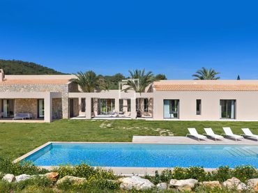 Casa rústica amb piscina en venda a Canyamel