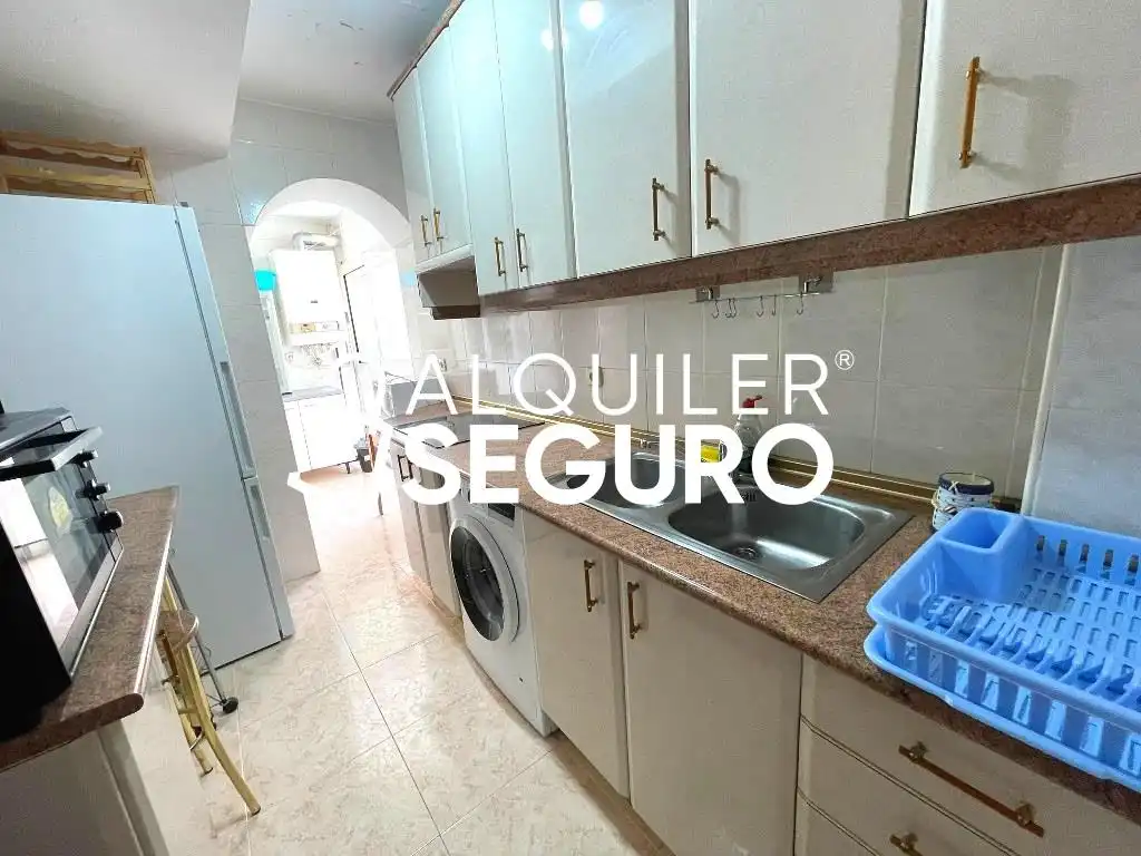 Cuina de Pis de lloguer en Madrid amb Calefacció i Moblat