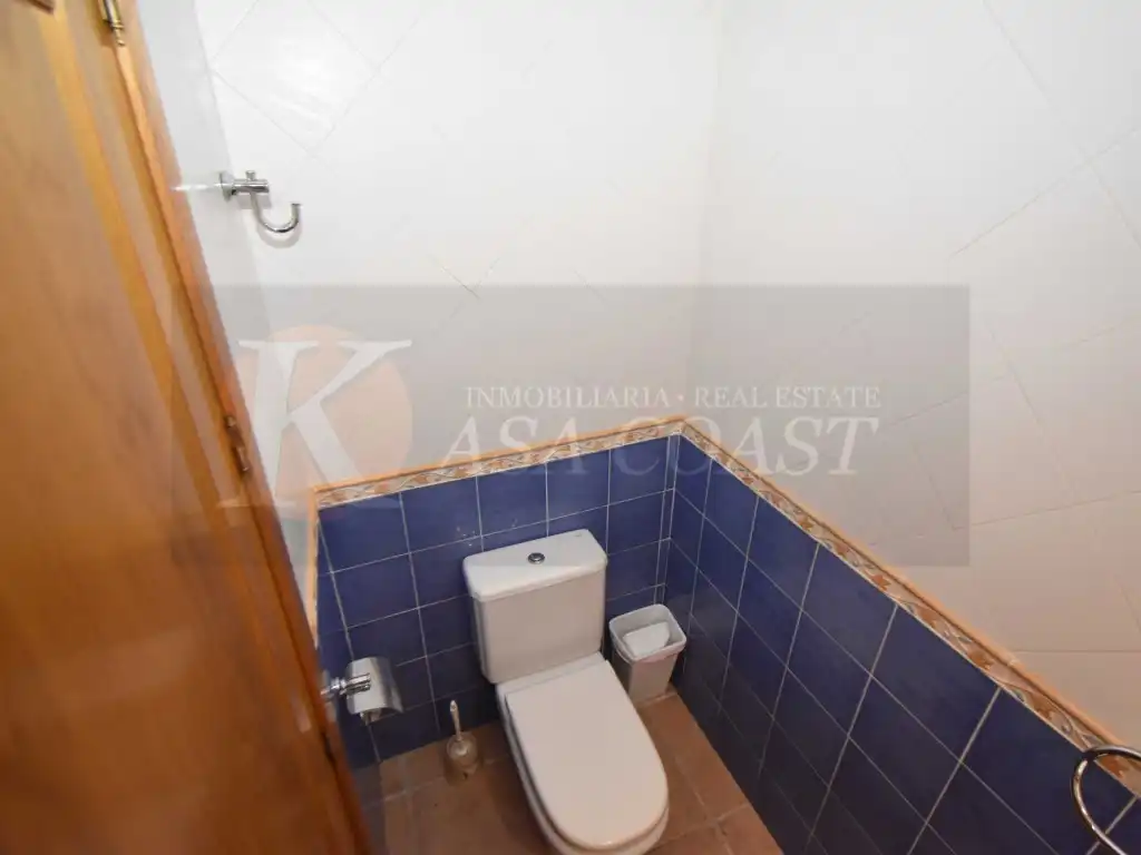 Baño de Piso en venta en Fuengirola con Aire acondicionado y Terraza