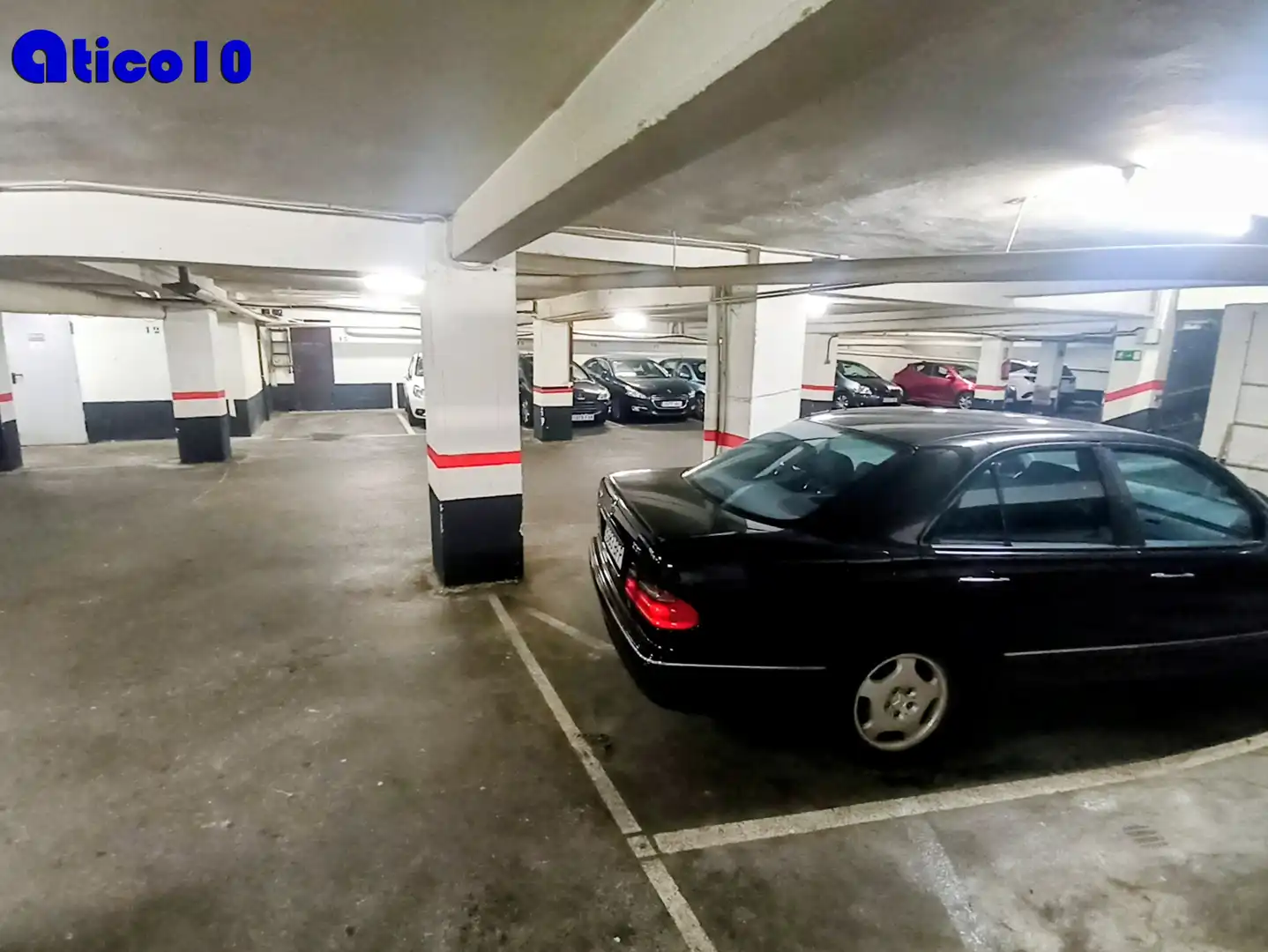 Parking de Piso en venta en Oviedo  con Calefacción, Parquet y Terraza