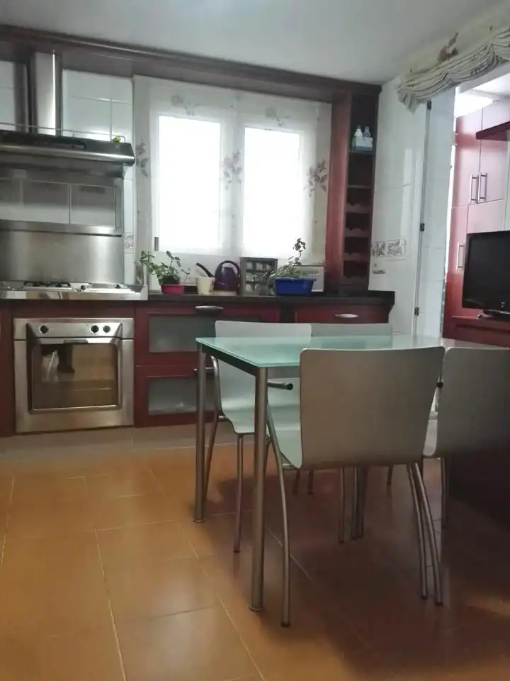 Cuina de Pis en venda en Granada amb Aire condicionat