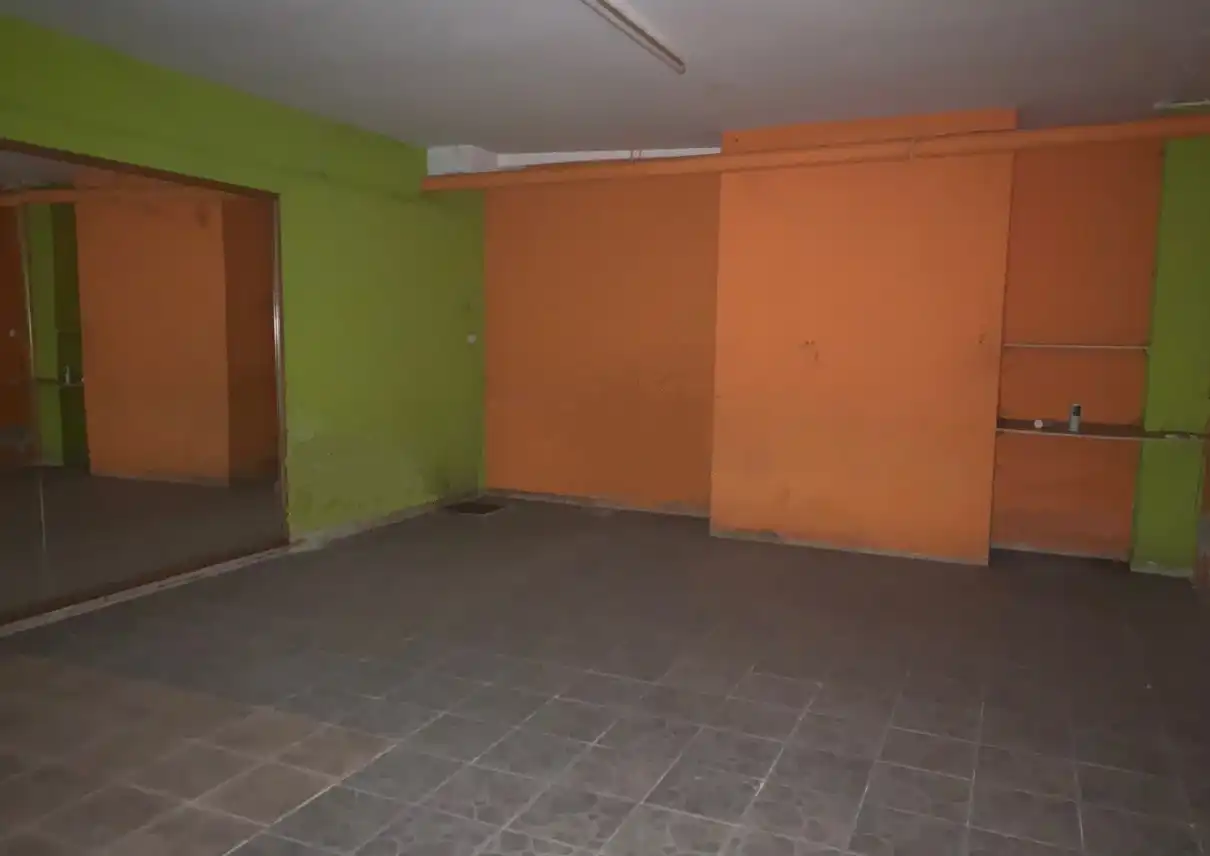 Commercial properties for sale in Coria