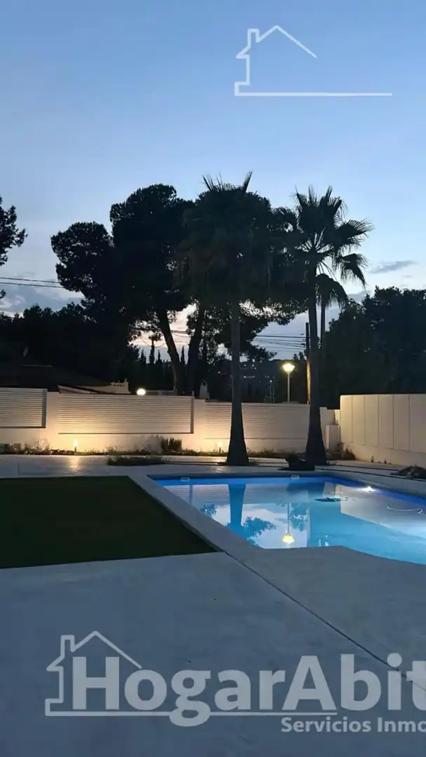 Piscina de Casa o chalet en venta en Chiva con Aire acondicionado, Calefacción y Jardín privado